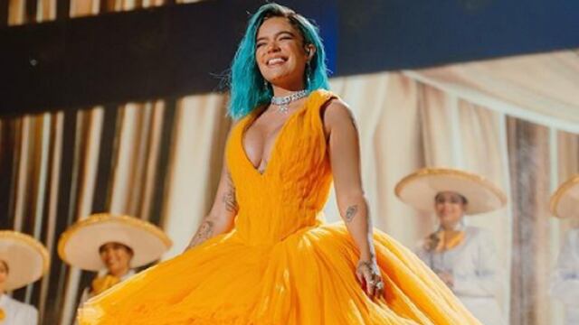 Karol G canta con mariachi