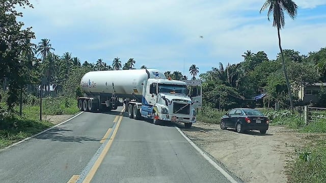 Bloqueo en Petatlán