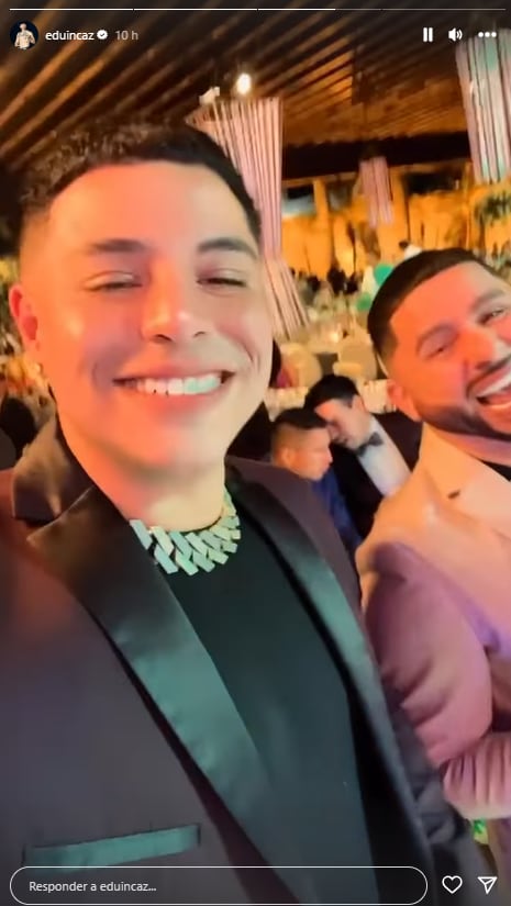 Eduin Caz y Larry Hernández en la boda de Beto Sierra.