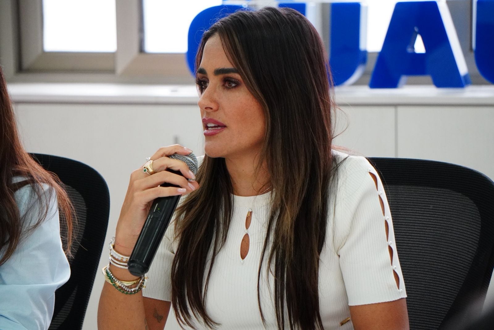 Ale Rojo de la Vega comparte experiencias de gobierno con legisladores de Nueva York.