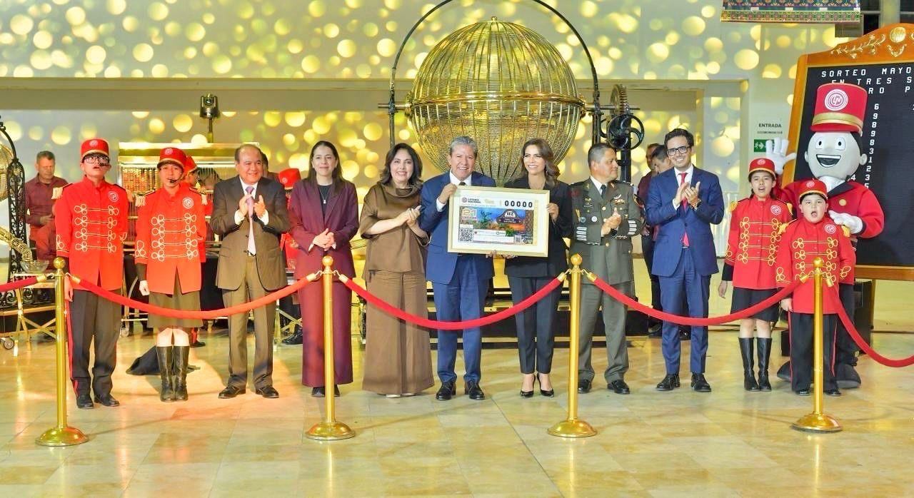 David Monreal y Lotería Nacional celebran sorteo por el 112 aniversario de la Toma de Zacatecas.