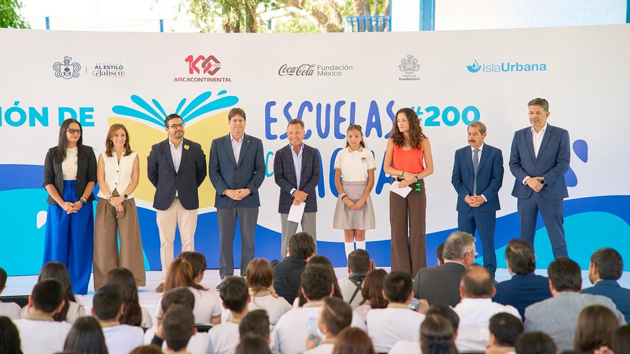 Arca Continental y Coca-Cola México amplían captación de agua en escuelas