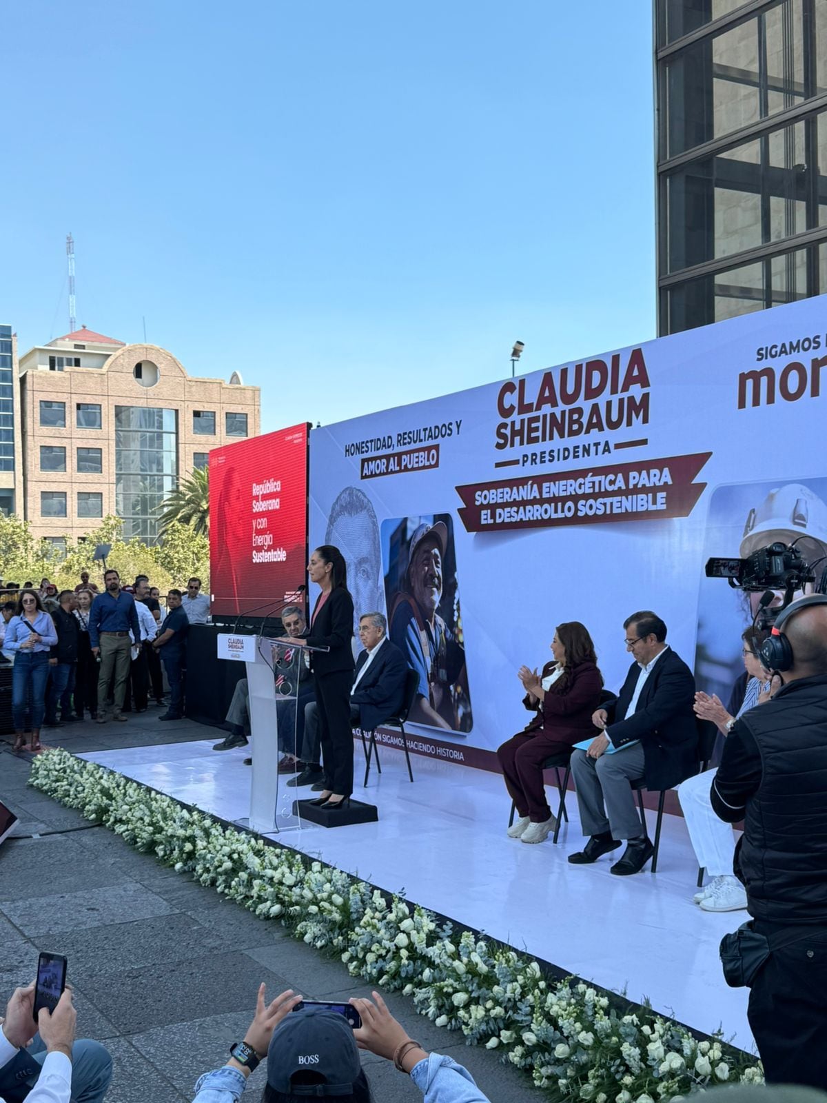 Claudia Sheinbaum hace guardia de honor junto a Cuauhtémoc Cárdenas por expropiación petrolera