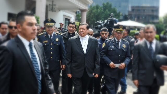 Norberto Rivera acude a sepelio de agente de la PBI