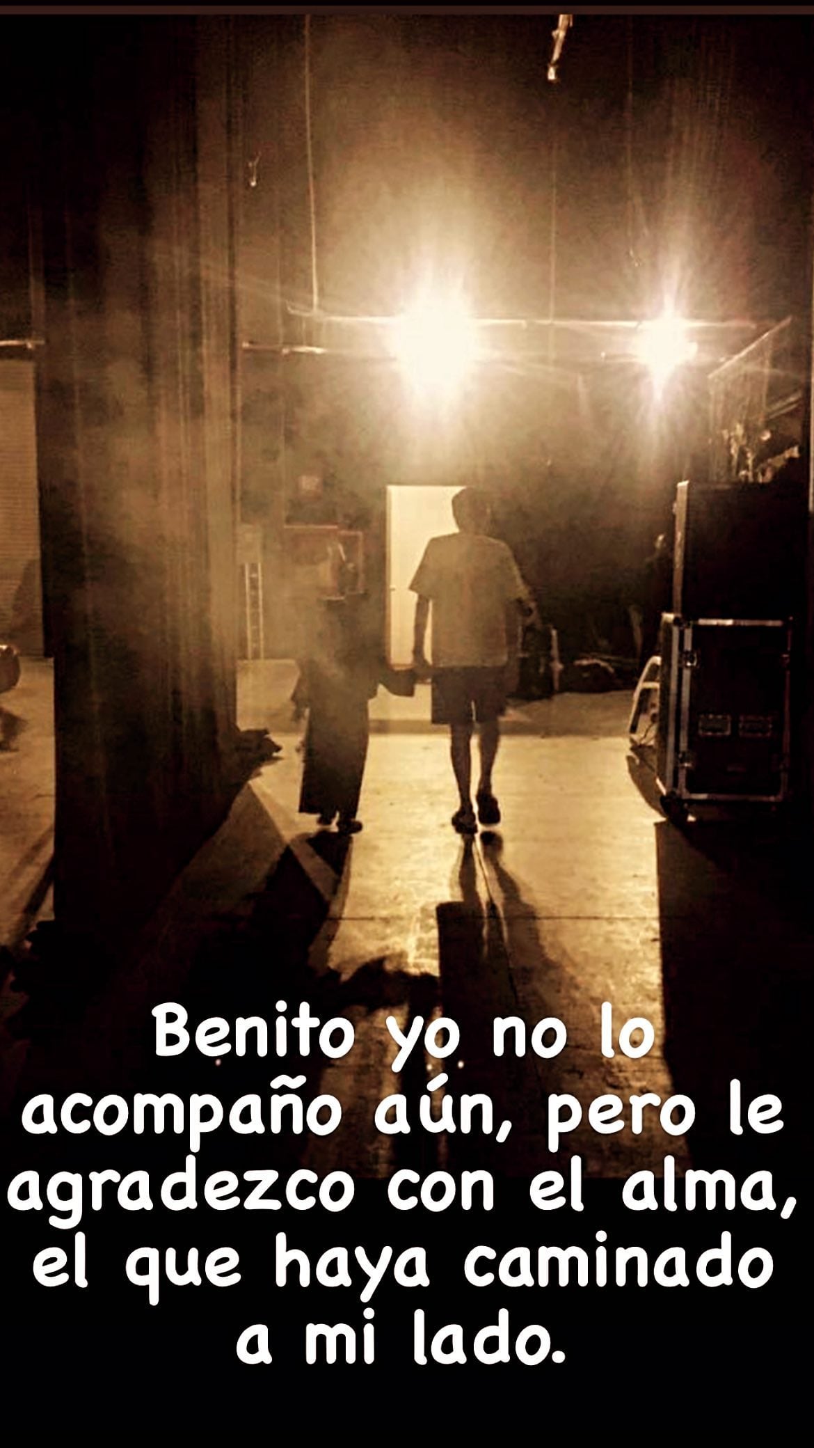 María Elena Saldaña 'La Güereja', se despide de Benito Castro.