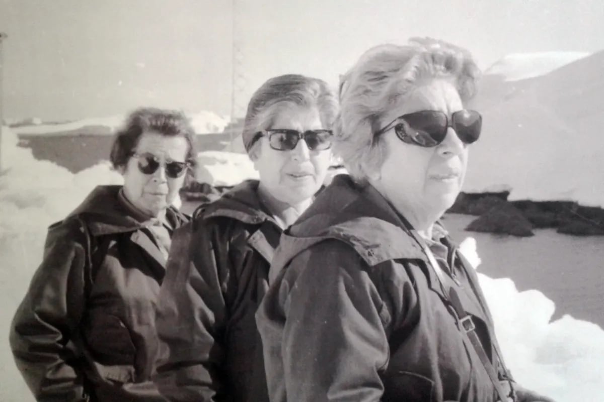 Irene M. Bernasconi, Carmen Pujals y M. Adela Caría