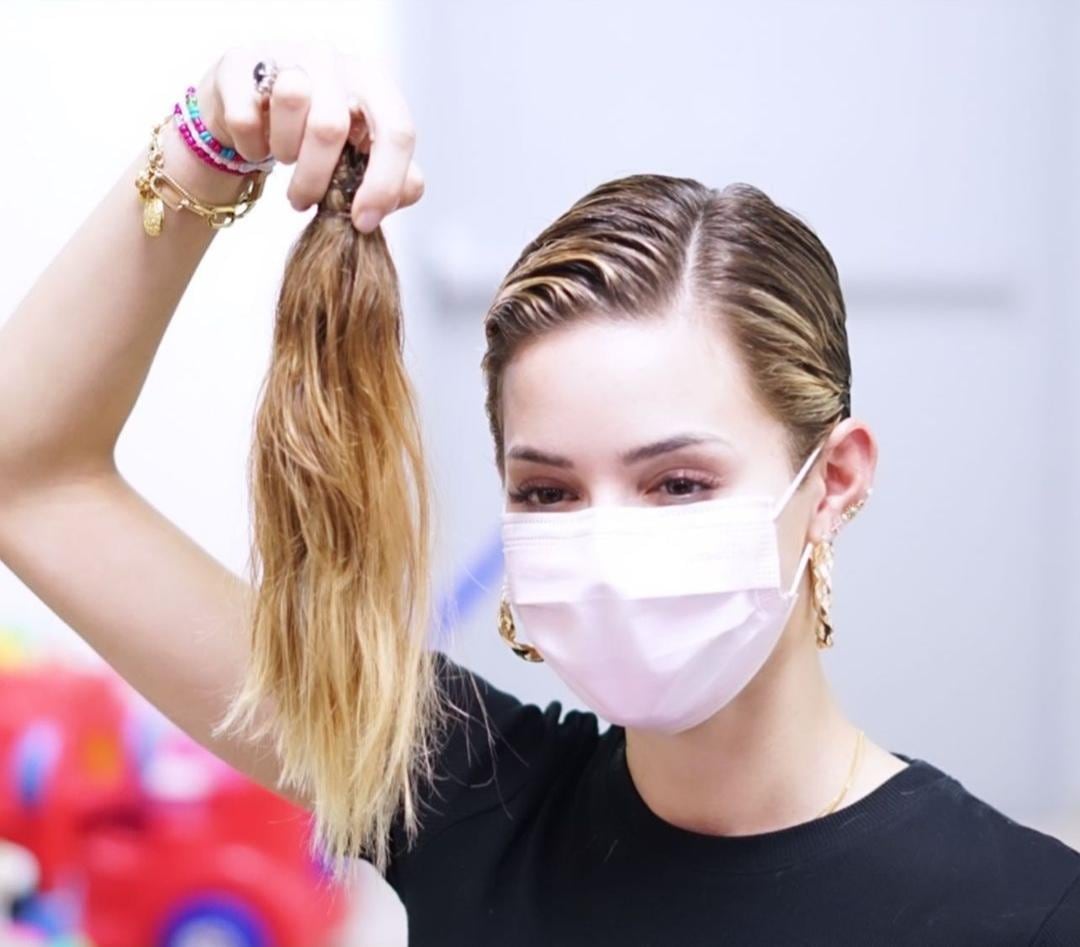 Mariana Rodríguez se corta el cabello en apoyo a niño con cáncer