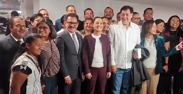 Claudia Sheinbaum en estacionamiento de la Cámara de Diputados