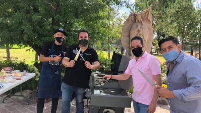 Francisco Domínguez en una carnita asada.