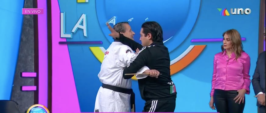 Alfredo Adame da clases de taekwondo tras perder en pelea callejera