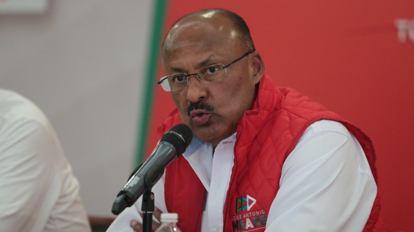 René Juárez Cisneros. Reproches.