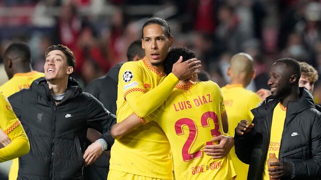 Virgil van Dijk y Luis Diaz (AP Photo/Armando Franca)