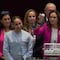 Noroña, Andrea Chávez y más morenistas son “despedidos” con tómbola que hicieron panistas