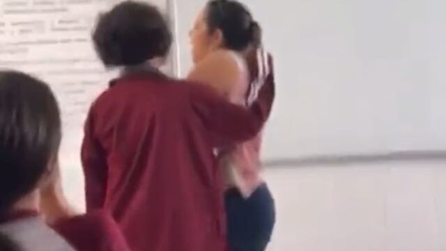 Maestra en modo millennial graba pelea de sus alumnos en Cetis de Nayarit
