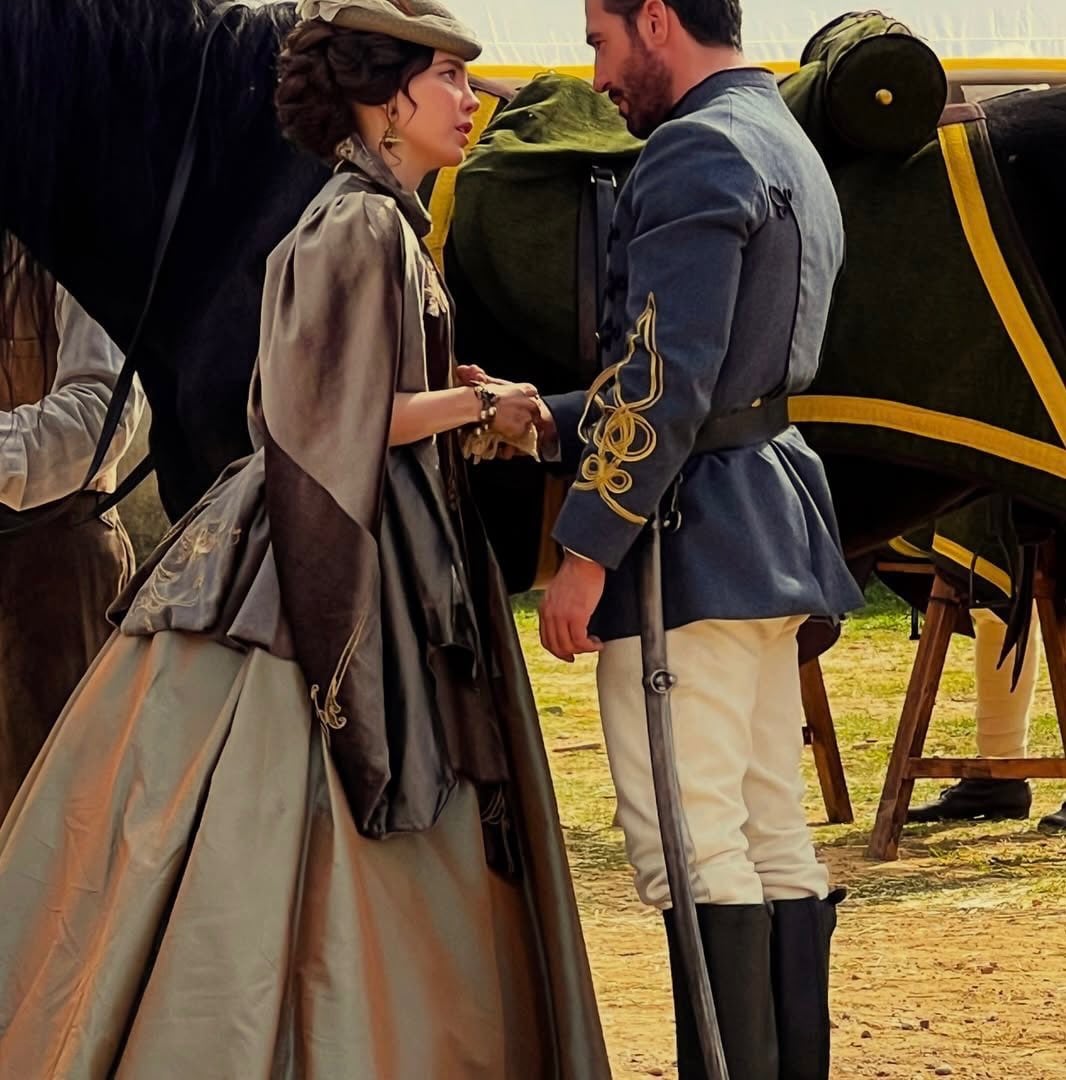 Belinda y Miguel Ángel Silvestre en las grabaciones de “Carlota”