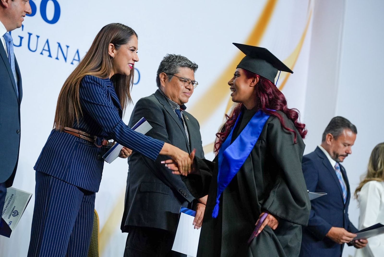 Libia Dennise encabeza ceremonia de egresados UVEG 2025.