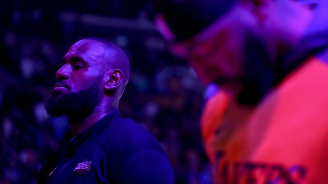 LeBron James en homenaje de los Lakers a Fernando Valenzuela.
