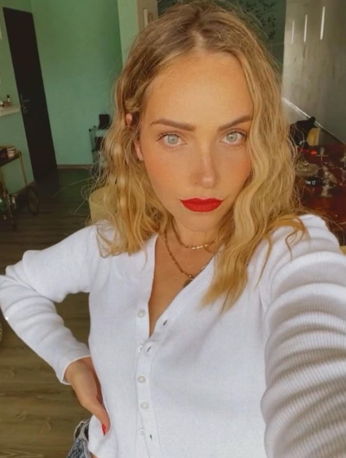 Minnie West, hija de Amparo Serrano