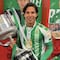 Diego Lainez presume trofeo de la Copa del Rey; no estuvo ni en la banca