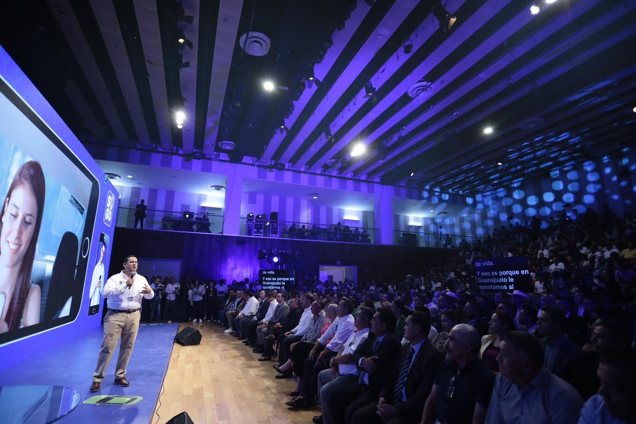 Diego Sinhue Rodríguez presenta proyecto