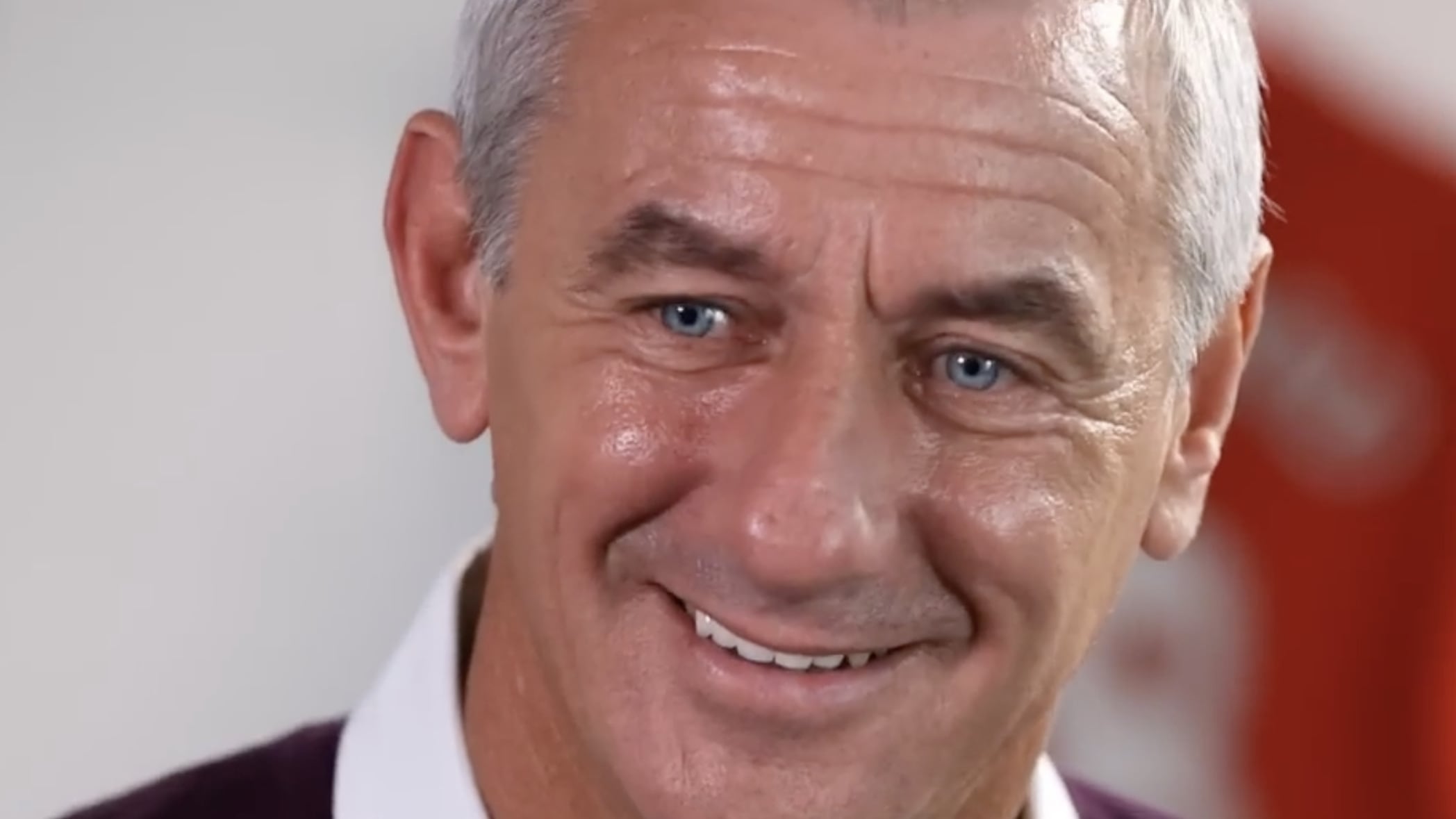 Histórico goleador del Liverpool es hospitalizado de emergencia por influenza