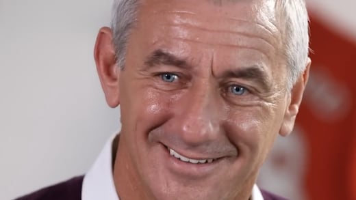 Histórico goleador del Liverpool es hospitalizado de emergencia por influenza