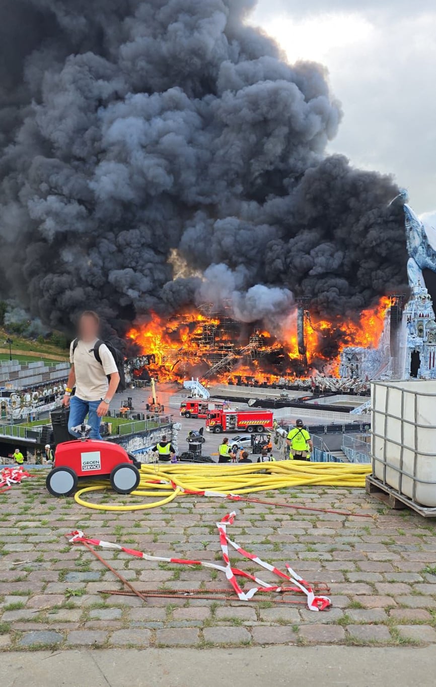 Incendio en Tomorrowland 2025
