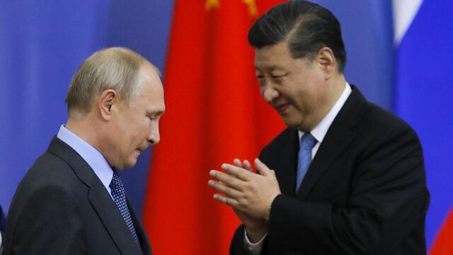 El presidente ruso Vladimir Putin y el presidente chino Xi Jinping.