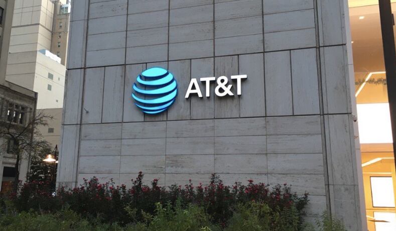 AT&T vendió su participación de Sky a Televisa