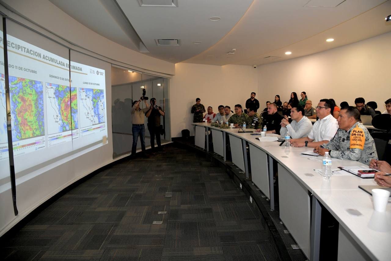Alfonso Durazo Montaño supervisa el despliegue de elementos de emergencia ante la llegada del ciclón Raymond
