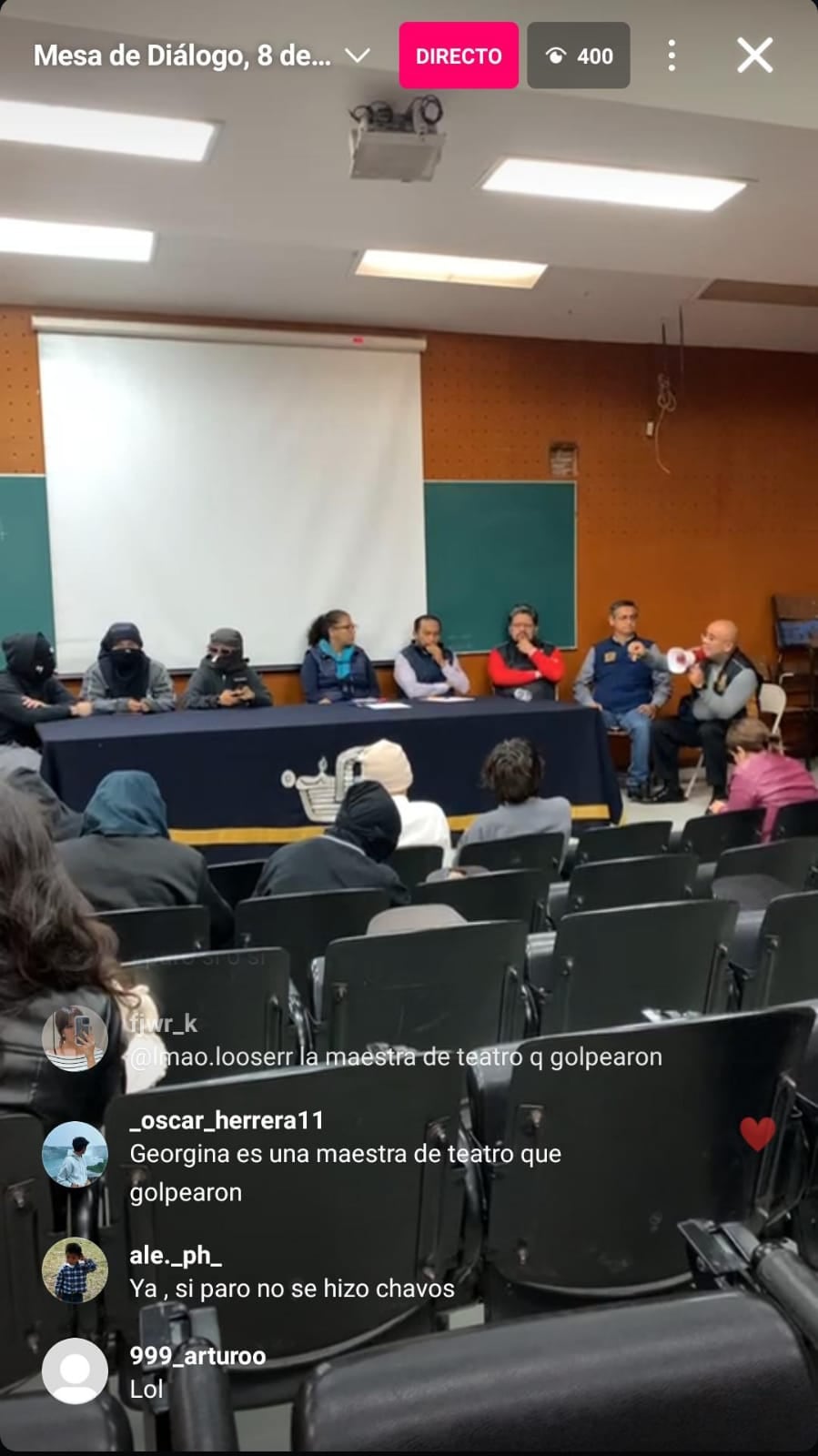 La transmisión de la mesa de dialogo  entre los jóvenes, sindicato y directivos solo duró unos minutos.