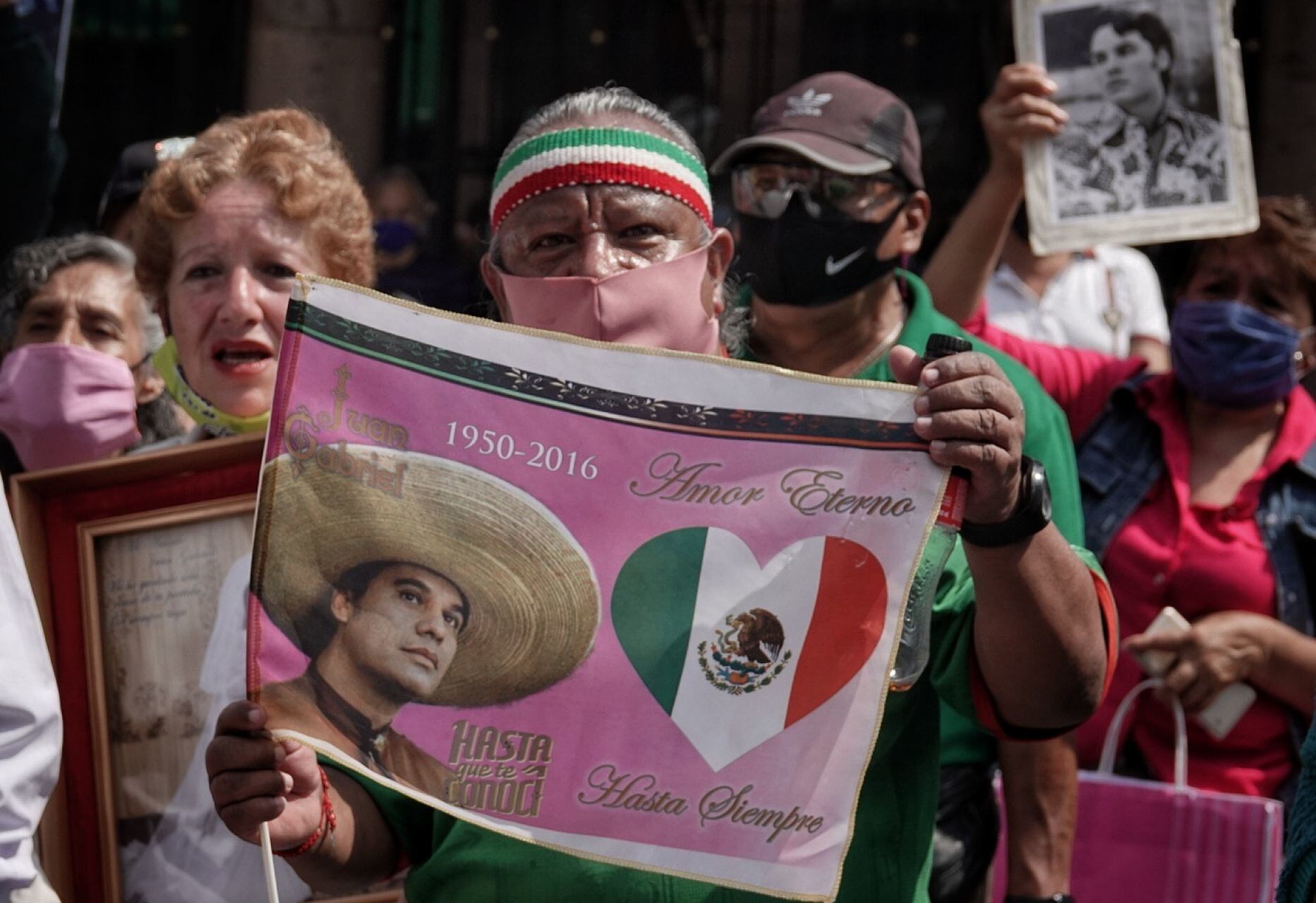 Rinden tributo a Juan Gabriel