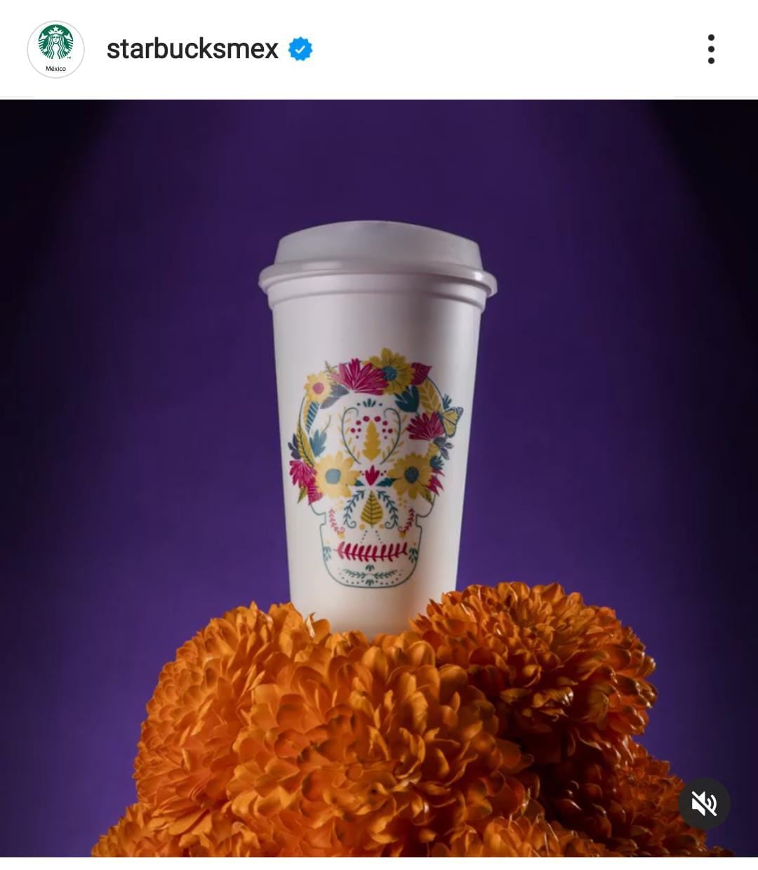 Así es el vaso reusable de Starbucks por el Día de Muertos