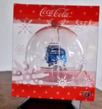 Esferas navideñas Coca Cola 2024 en AutoZone
