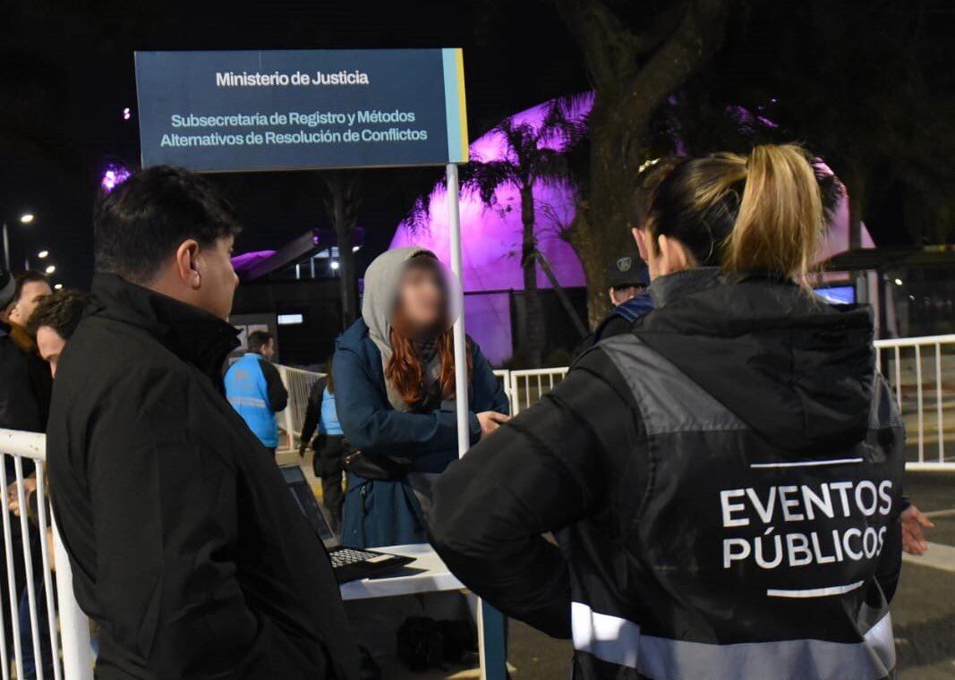 Buenos Aires prohíbe acceso a conciertos y partidos de fútbol a deudores alimentarios