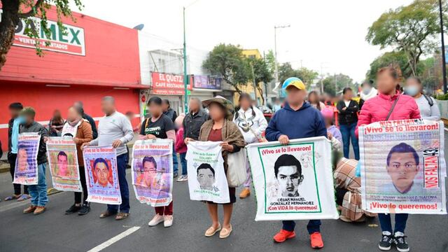 Padres de los 43 de Ayotzinapa marcha a la Basílica de Guadalupe