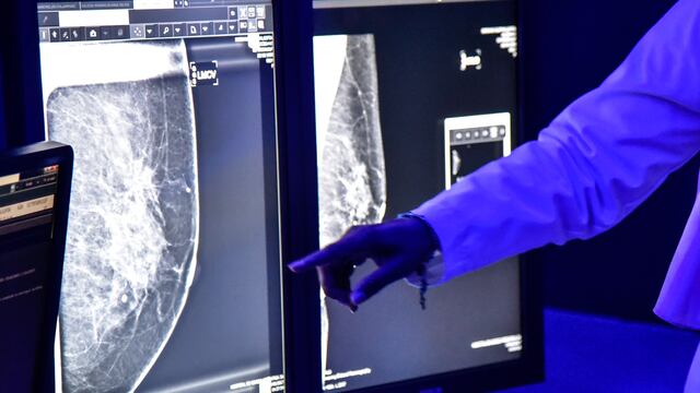 Con la vacuna, Lee Mercker, logró eliminar de su cuerpo las células cancerígenas.