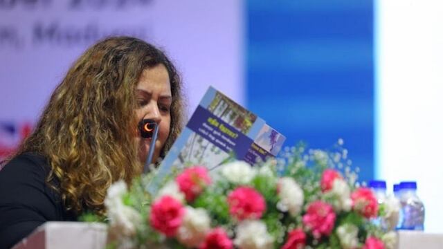 Clara Luz Montoya, poeta sonorense recibe premio de WCP 2024, en la India.