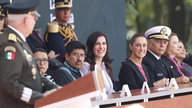 Foto plural de Kenia López Rabadán