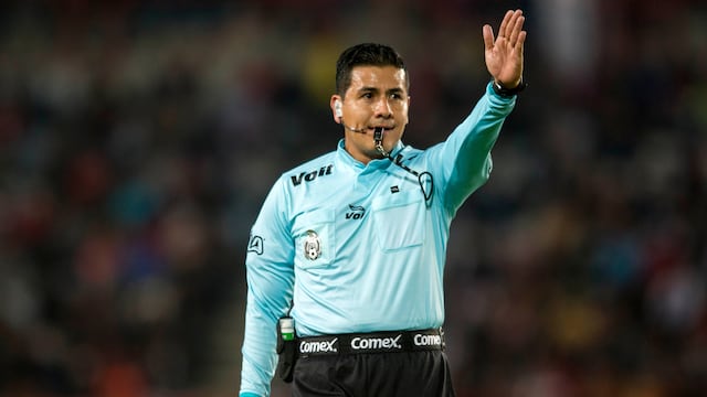 Revelan caso de nepotismo en Comisión de Árbitros; asesor presume que no lo pueden correr gracias a un familiar