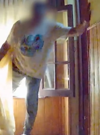 Cacha a su esposo robándole a sus papás; el ratero se metía por la ventana para sacarles dinero