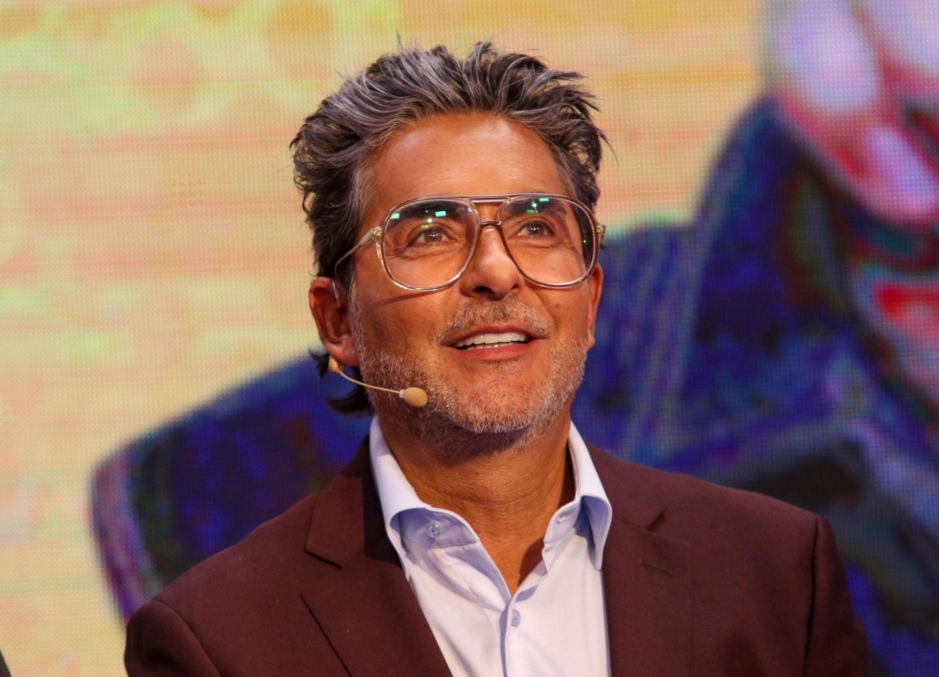 Raúl Araiza, conductor.
