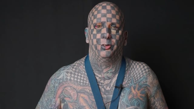 Matt Gone, el hombre con más cuadrados tatuados en todo el mundo