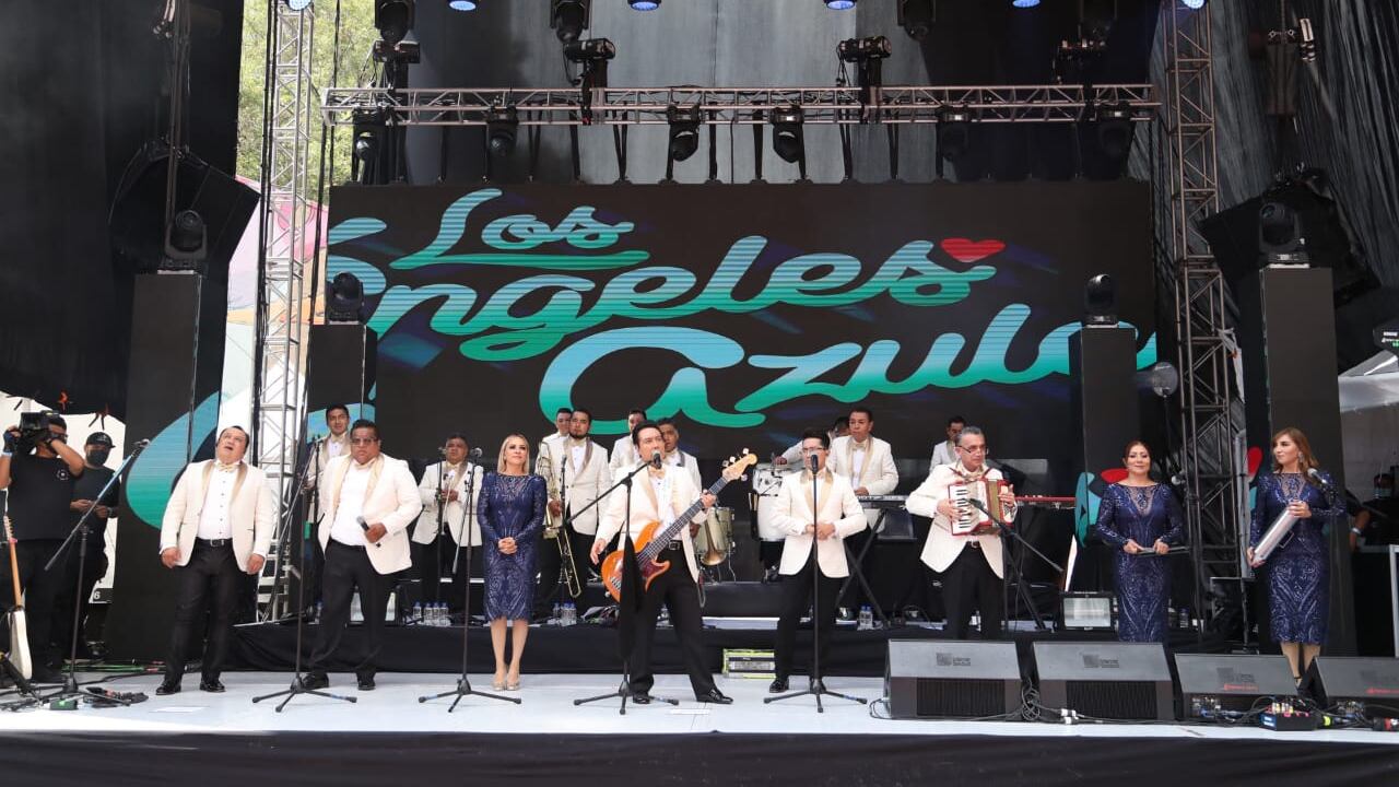 Los Ángeles Azules y Tequila Centenario dan concierto sorpresa en la colonia Del Valle