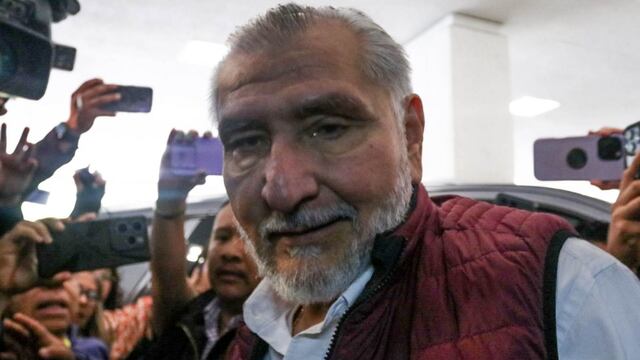 El senador Adán Augusto, coordinador de la JUCOPO en el Senado de la República, durante su llegada al Consejo Nacional VIII Sesión Extraordinaria de Morena