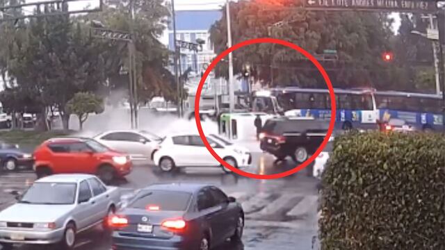 Choque de combi y camión en Iztacalco