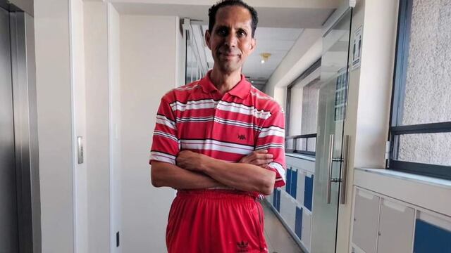 Él es Miguel Luis, actor y comediante que colaboró con Eugenio Derbez y que ahora trabaja en un supermercado