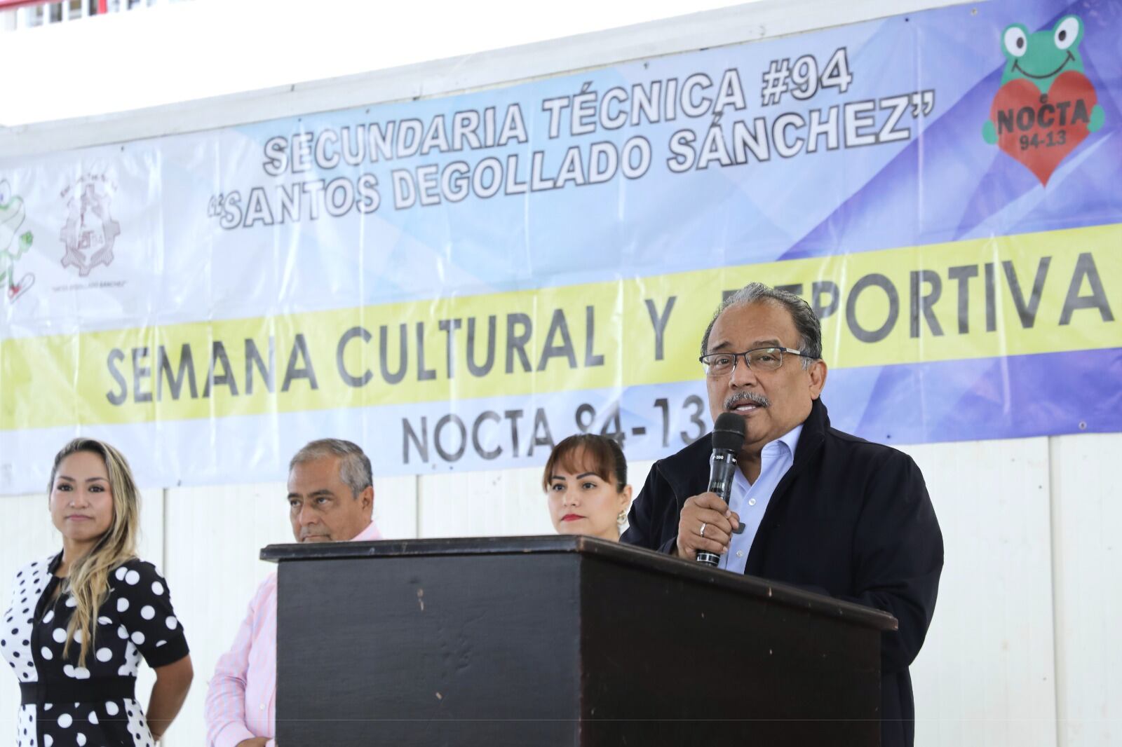 Andrés Mijes convive con estudiantes de la Secundaria 94 Santos Degollado
