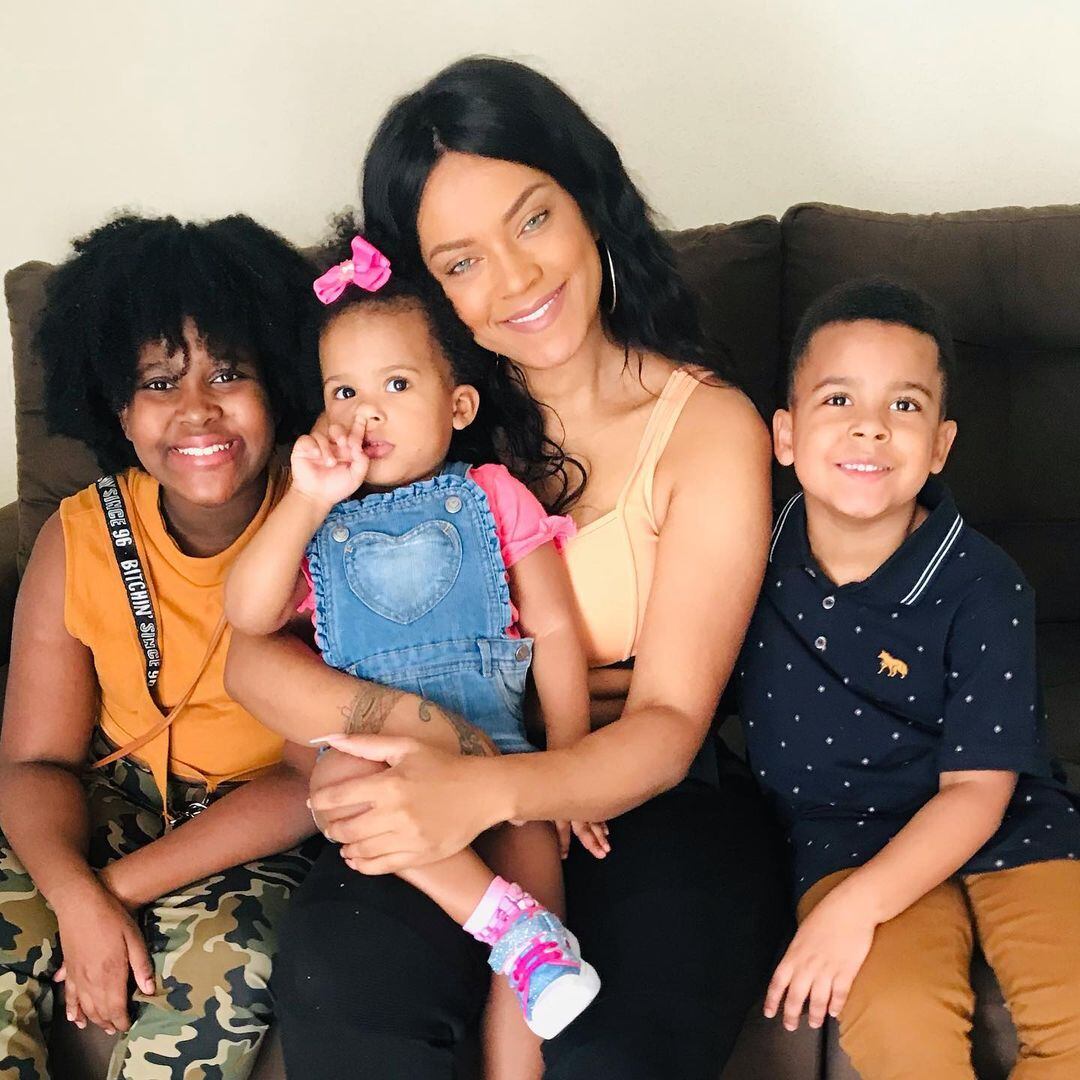 Priscila Beatrice y sus hijos.