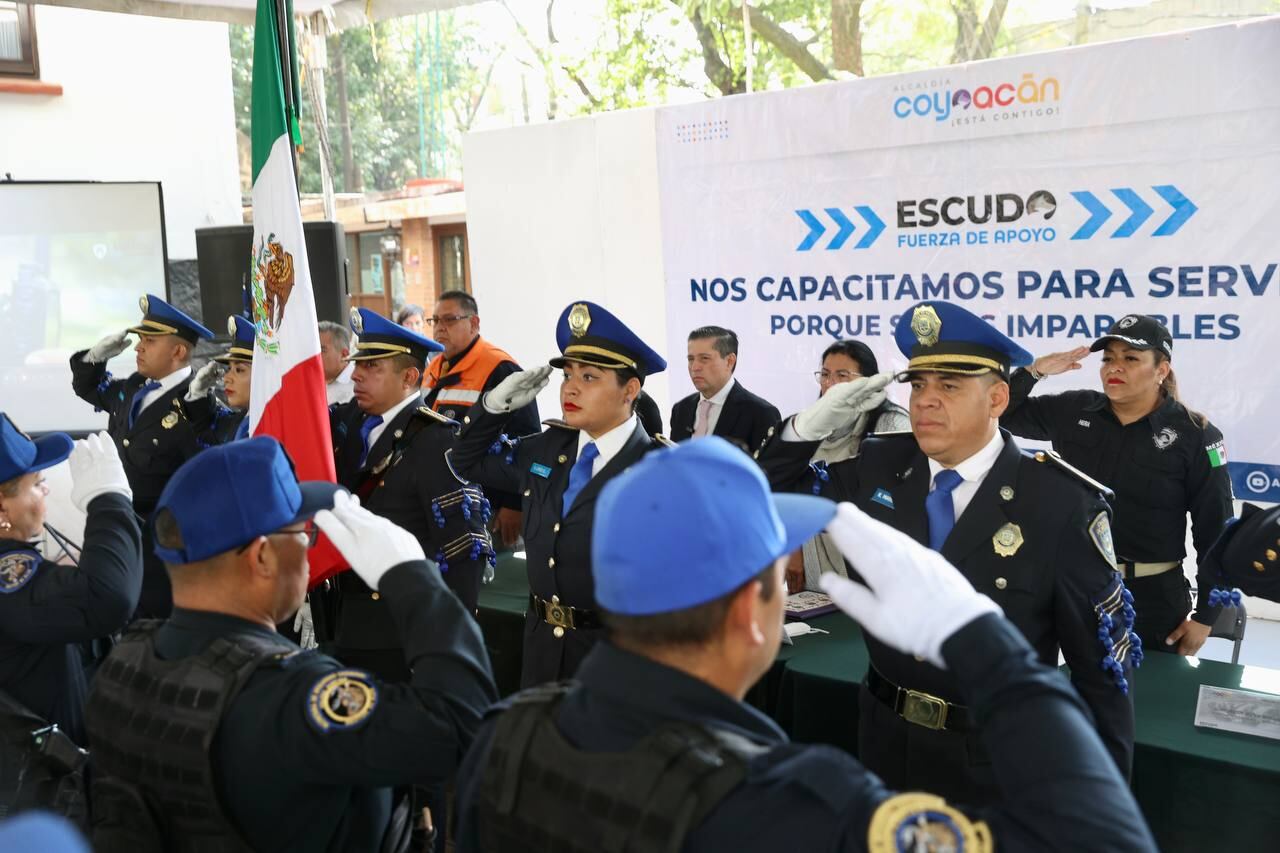 Giovani Gutiérrez reconoce a elementos de Escudo Coyoacán